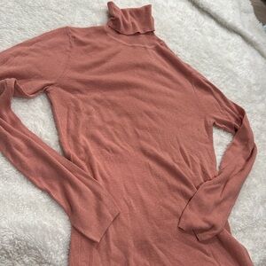 Muave/salmon colored turtle neck